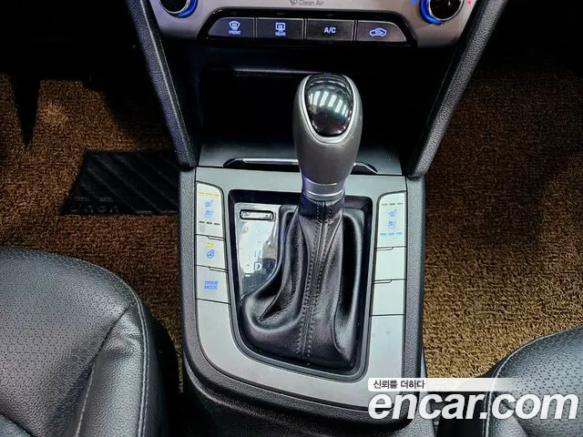 Hyundai AVANTE 2018 — фото 15