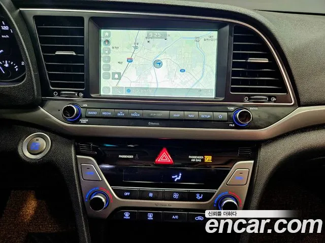 Hyundai AVANTE 2018 — фото 16