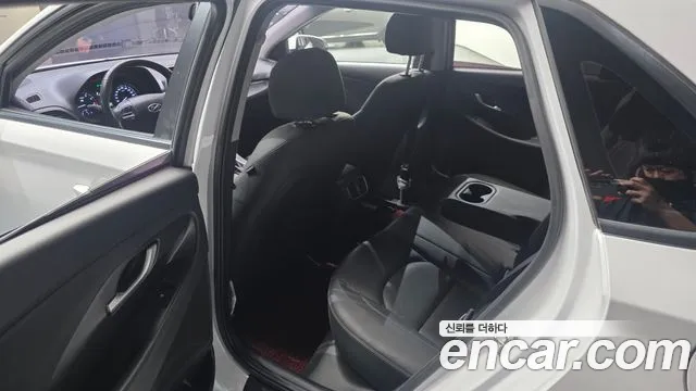 Hyundai i30 2017 — фото 11