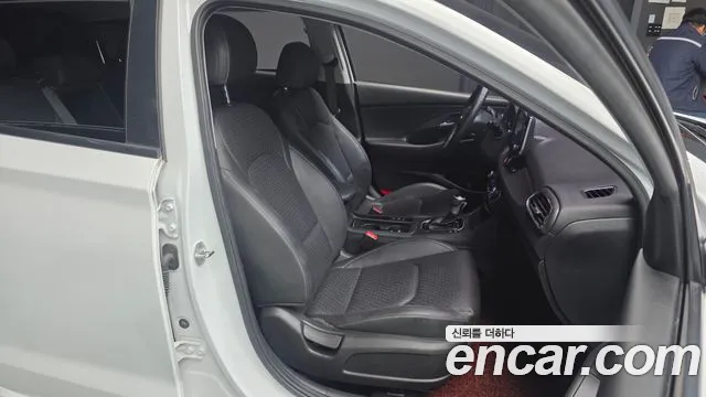Hyundai i30 2017 — фото 12