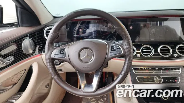 Mercedes-Benz E-Class 2017 — фото 13