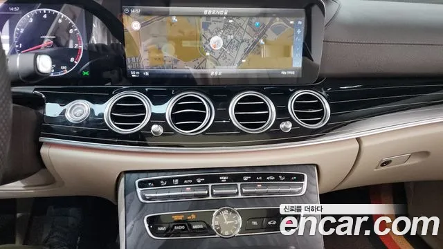 Mercedes-Benz E-Class 2017 — фото 14