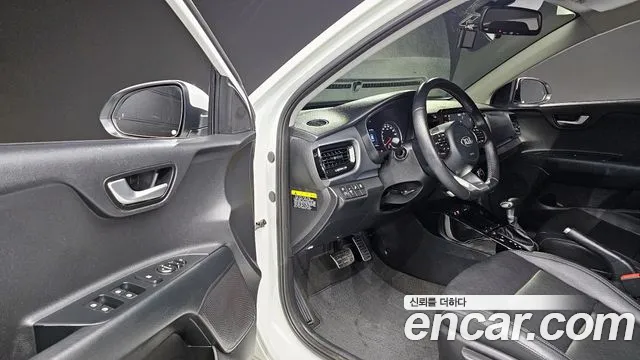 Kia Stonic 2018 — фото 10