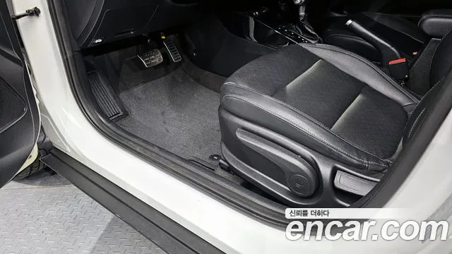 Kia Stonic 2018 — фото 15