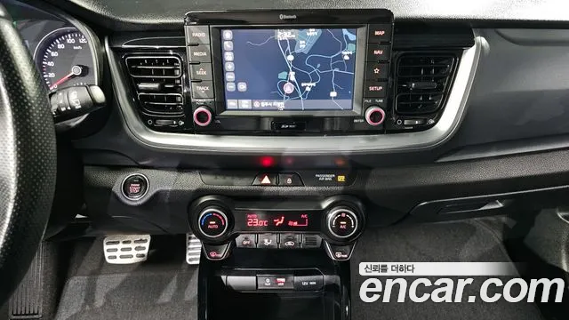 Kia Stonic 2018 — фото 17