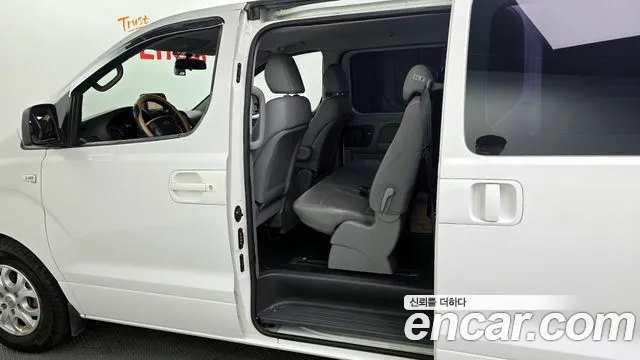 Hyundai Starex 2015 — фото 11