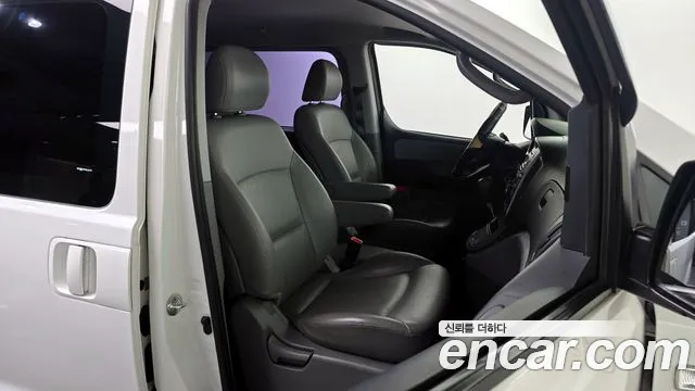 Hyundai Starex 2015 — фото 12