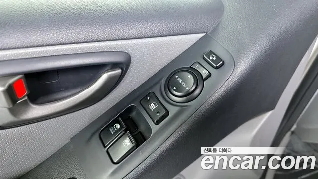 Hyundai Starex 2015 — фото 14