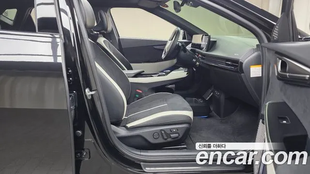 Kia EV6 2025 — фото 11
