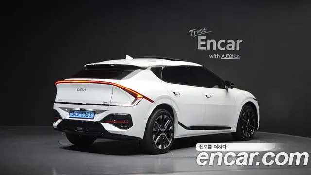 Kia EV6 2025 — фото 2