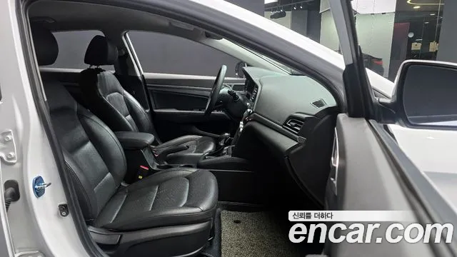 Hyundai AVANTE 2019 — фото 10