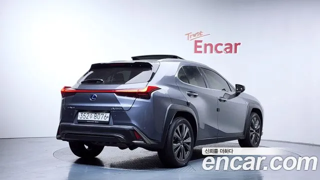 Lexus UX 2020 — фото 2