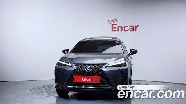 Lexus UX 2020 — фото 3