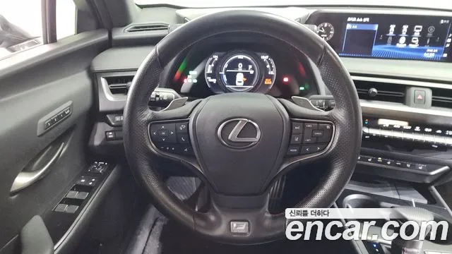 Lexus UX 2020 — фото 13