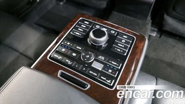 Hyundai Equus 2014 — фото 19