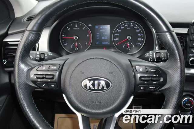 Kia Stonic 2018 — фото 17