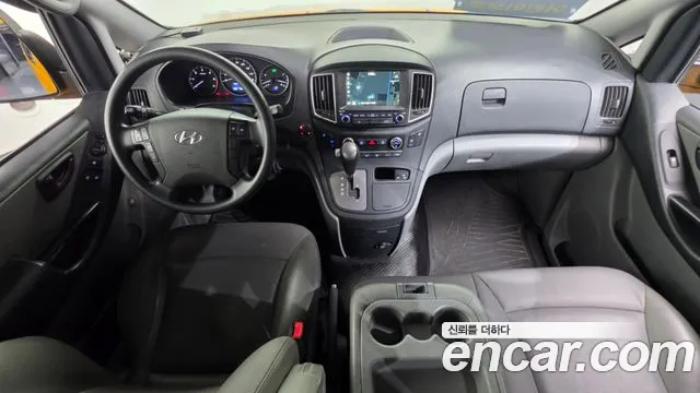 Hyundai Starex 2019 — фото 10