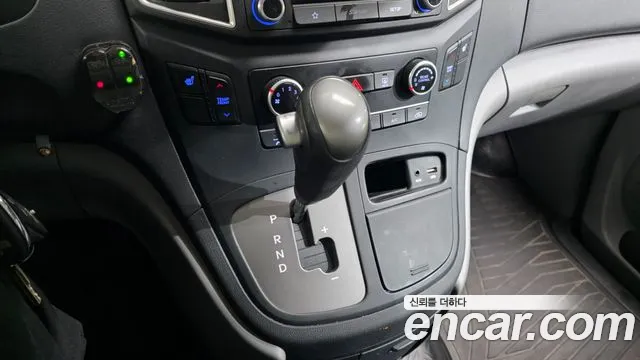 Hyundai Starex 2019 — фото 12