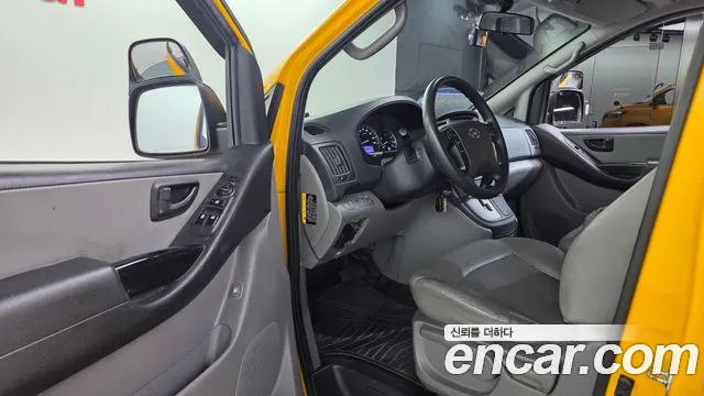 Hyundai Starex 2019 — фото 13