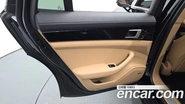 Porsche Panamera 2018 — фото 15