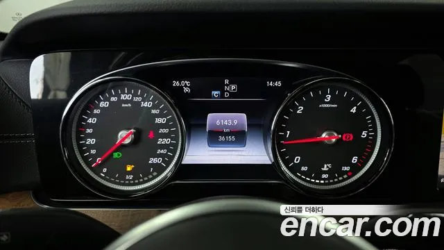 Mercedes-Benz E-Class 2019 — фото 11