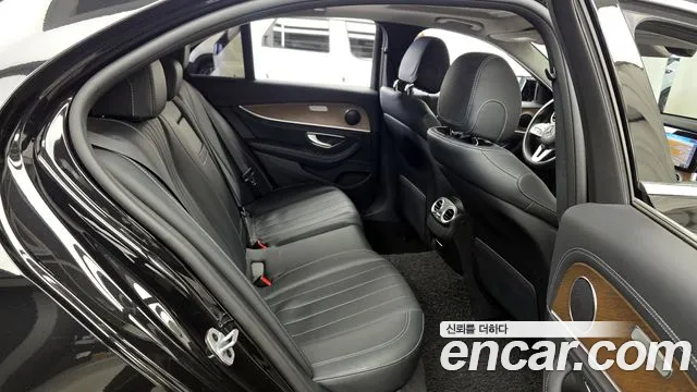 Mercedes-Benz E-Class 2019 — фото 17