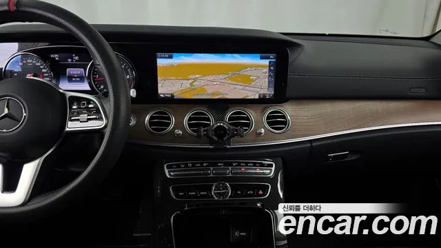 Mercedes-Benz E-Class 2019 — фото 19