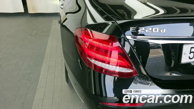 Mercedes-Benz E-Class 2019 — фото 9