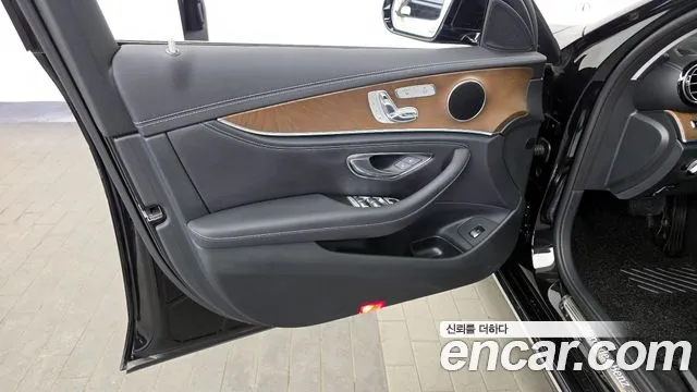 Mercedes-Benz E-Class 2019 — фото 14