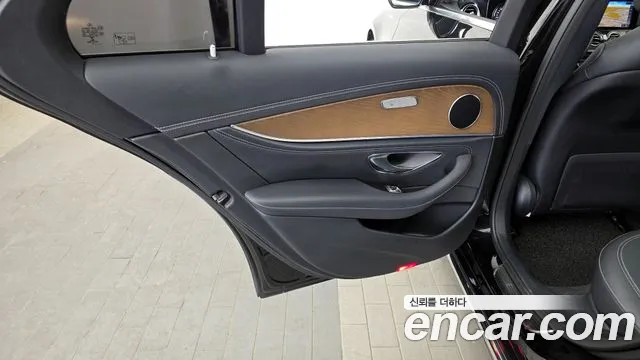 Mercedes-Benz E-Class 2019 — фото 15
