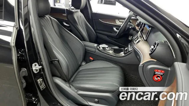 Mercedes-Benz E-Class 2019 — фото 16