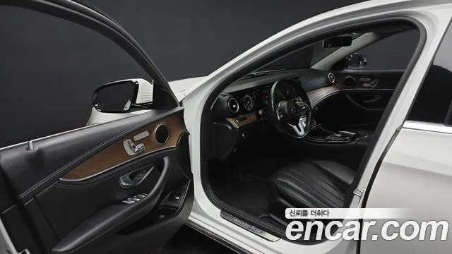 Mercedes-Benz E-Class 2019 — фото 10