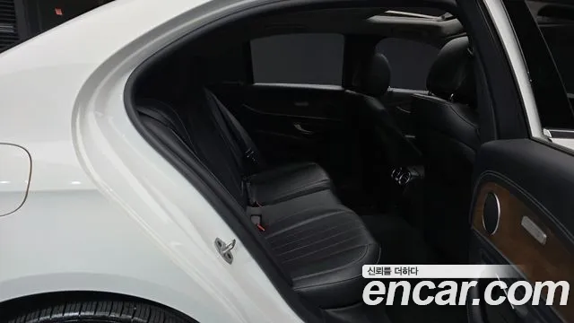 Mercedes-Benz E-Class 2019 — фото 11