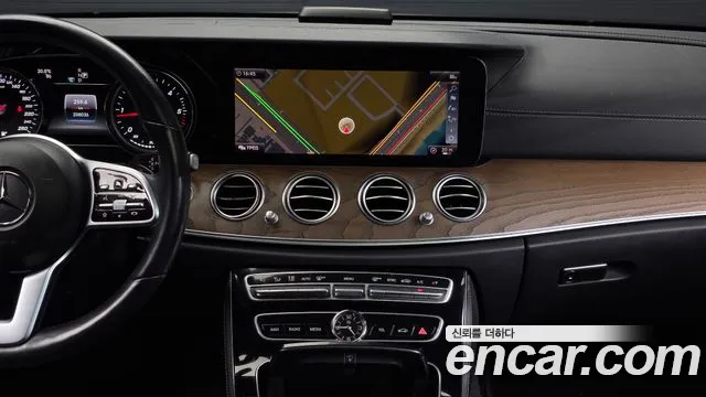 Mercedes-Benz E-Class 2019 — фото 12