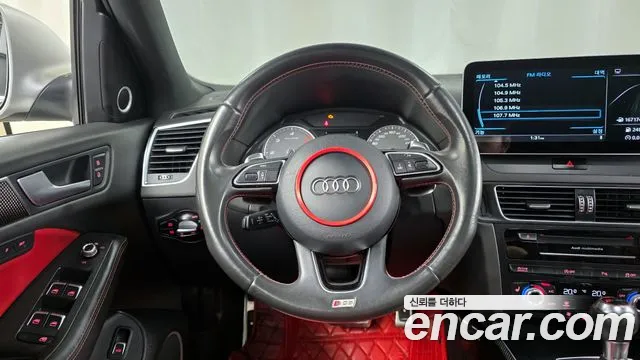 Audi SQ5 2015 — фото 13