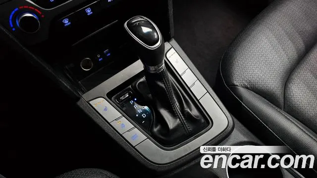 Hyundai AVANTE 2016 — фото 12
