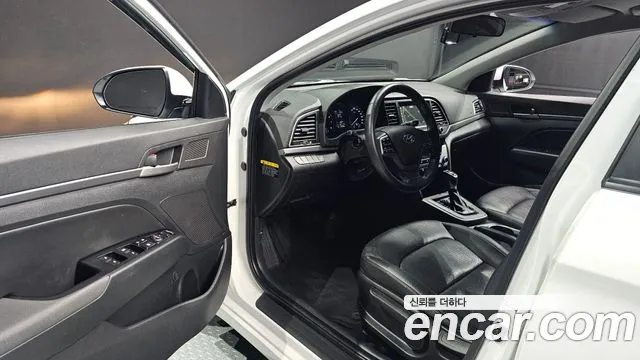 Hyundai AVANTE 2016 — фото 13