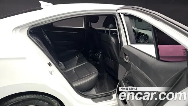 Hyundai AVANTE 2016 — фото 17