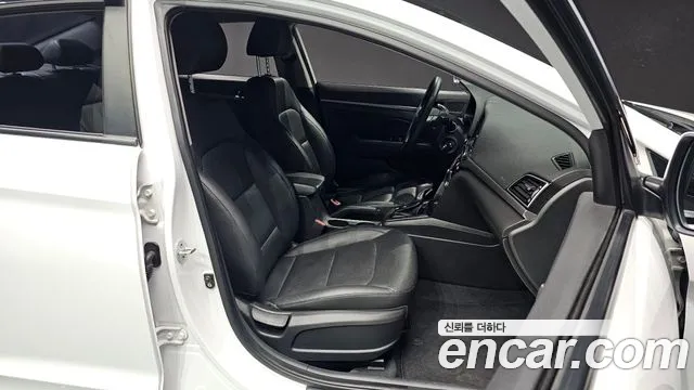 Hyundai AVANTE 2016 — фото 18