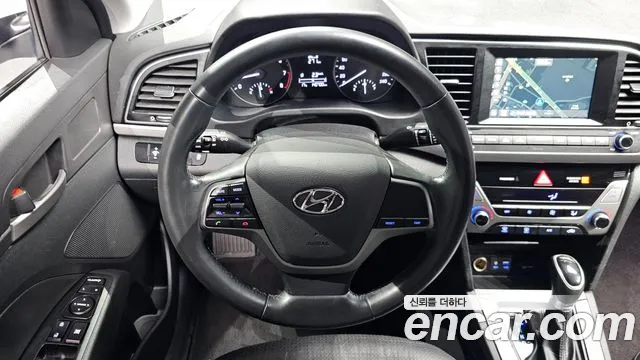 Hyundai AVANTE 2016 — фото 19