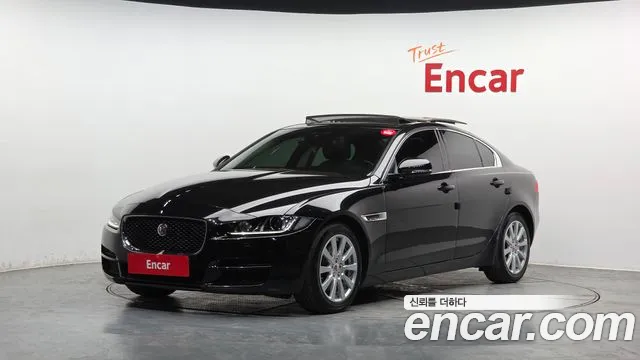 Jaguar XE 2018 — фото 1