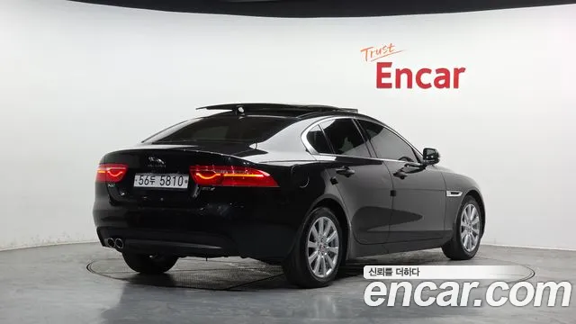 Jaguar XE 2018 — фото 2