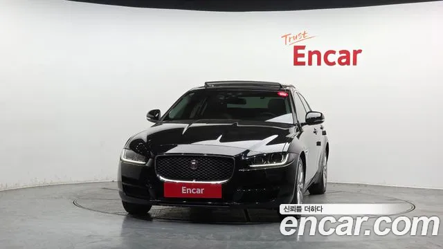 Jaguar XE 2018 — фото 3