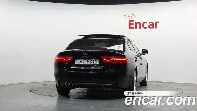 Jaguar XE 2018 — фото 4
