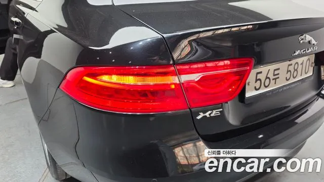 Jaguar XE 2018 — фото 9