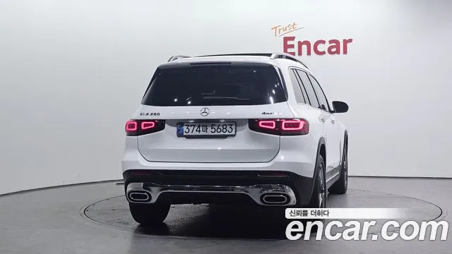 Mercedes-Benz GLB-Class 2022 — фото 4