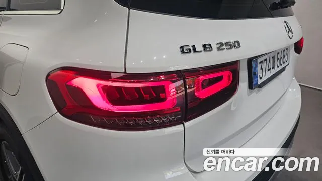 Mercedes-Benz GLB-Class 2022 — фото 9