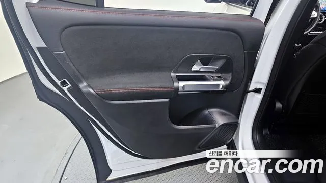 Mercedes-Benz GLB-Class 2022 — фото 15