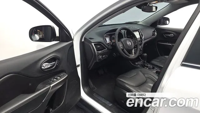Jeep Cherokee 2020 — фото 13