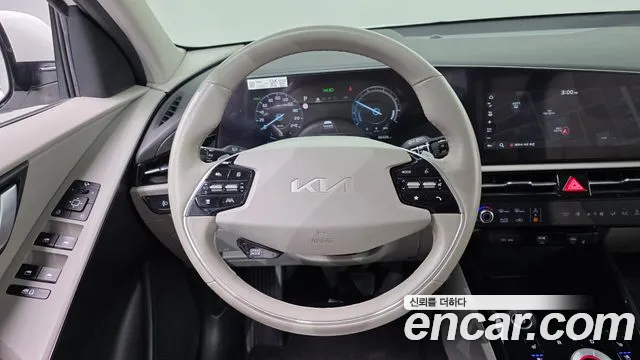 Kia Niro 2023 — фото 13